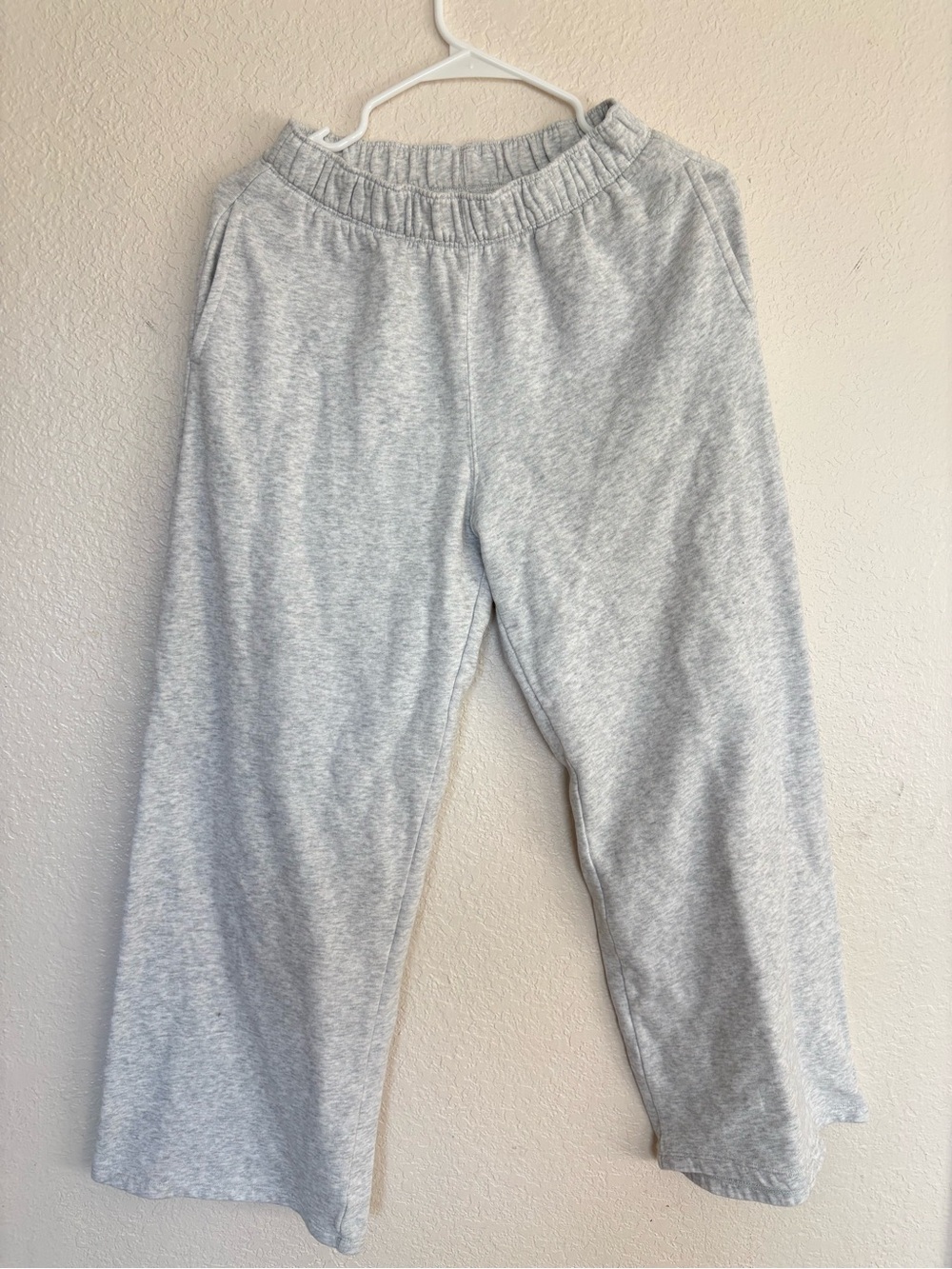 Hollister Women’s Light Gray Wide-Leg Sweatpants